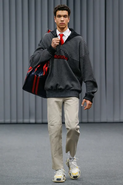 Look 32